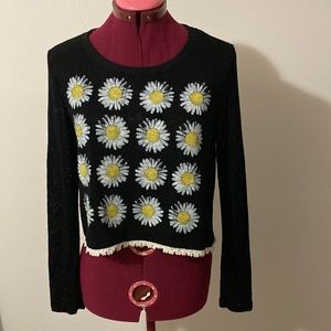 Chloe K Daisies Long Sleeve black Crop Top Size L. Hem white lace.Made in USA